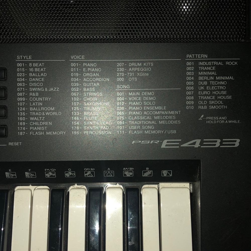 Electric Keyboard - Picture 2 of 3